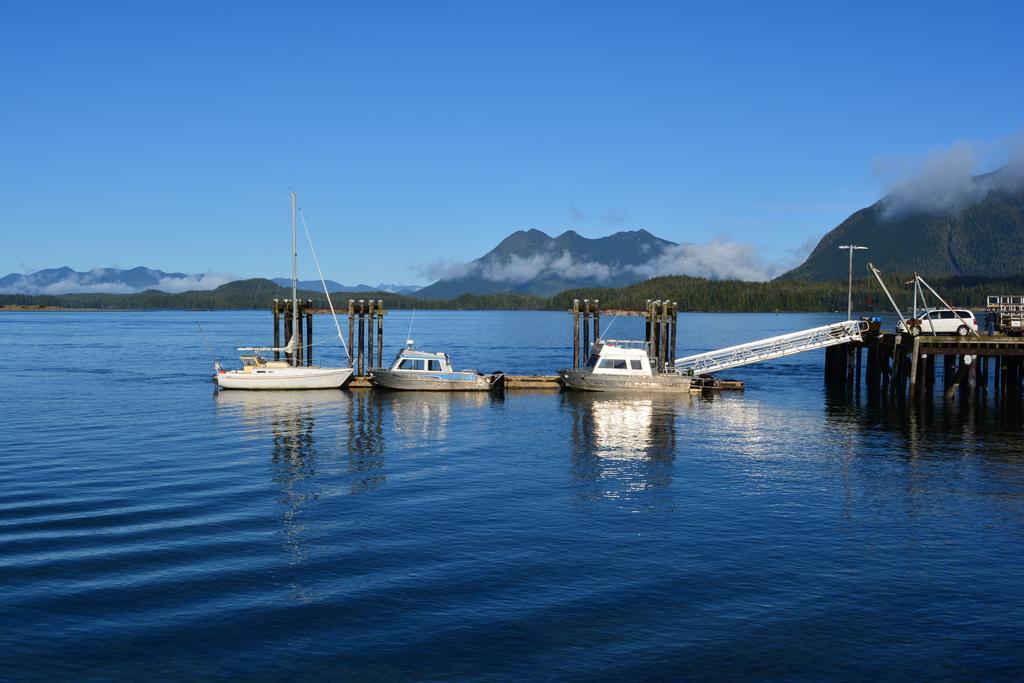 Island Village Properties At Fred Tibbs Tofino Habitación foto