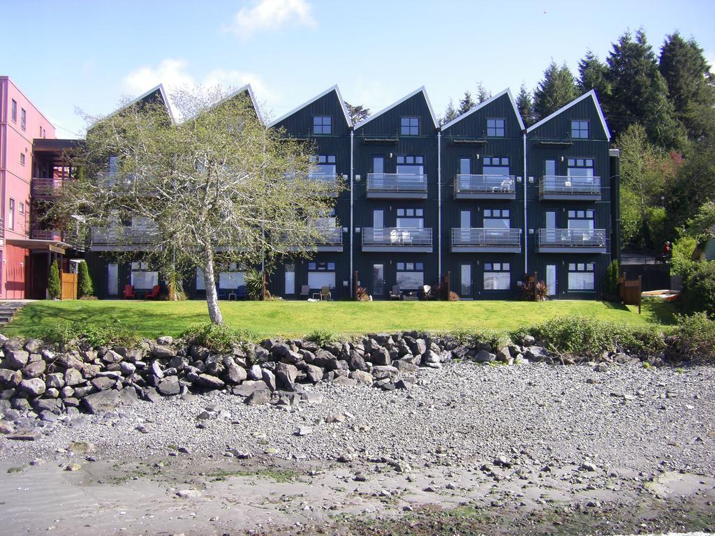 Island Village Properties At Fred Tibbs Tofino Exterior foto