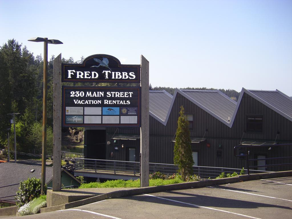 Island Village Properties At Fred Tibbs Tofino Exterior foto